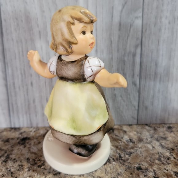 M.I. Hummel Club "Spring Waltz" #912/B tmk-8  2007/2008 membership year. - Picture 2 of 6